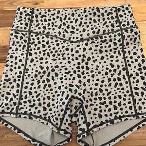 Balance Athletica Ascend Short Snow Leopard